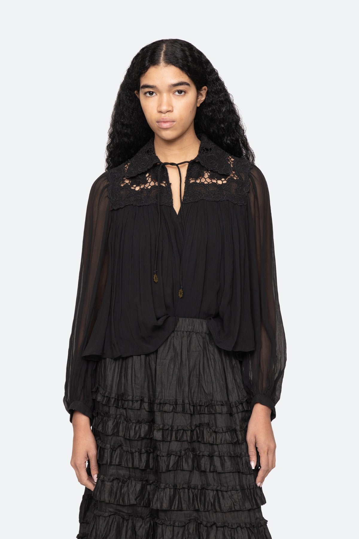 DAPHNE LACE L/SLV TOP (D1)