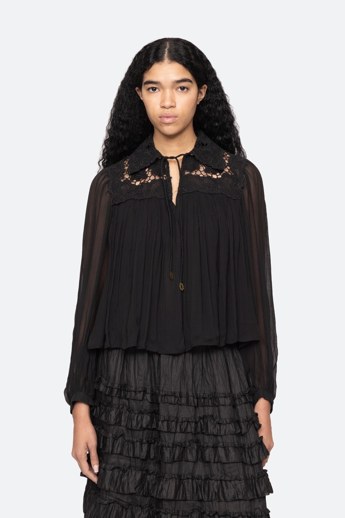DAPHNE LACE L/SLV TOP (D1)