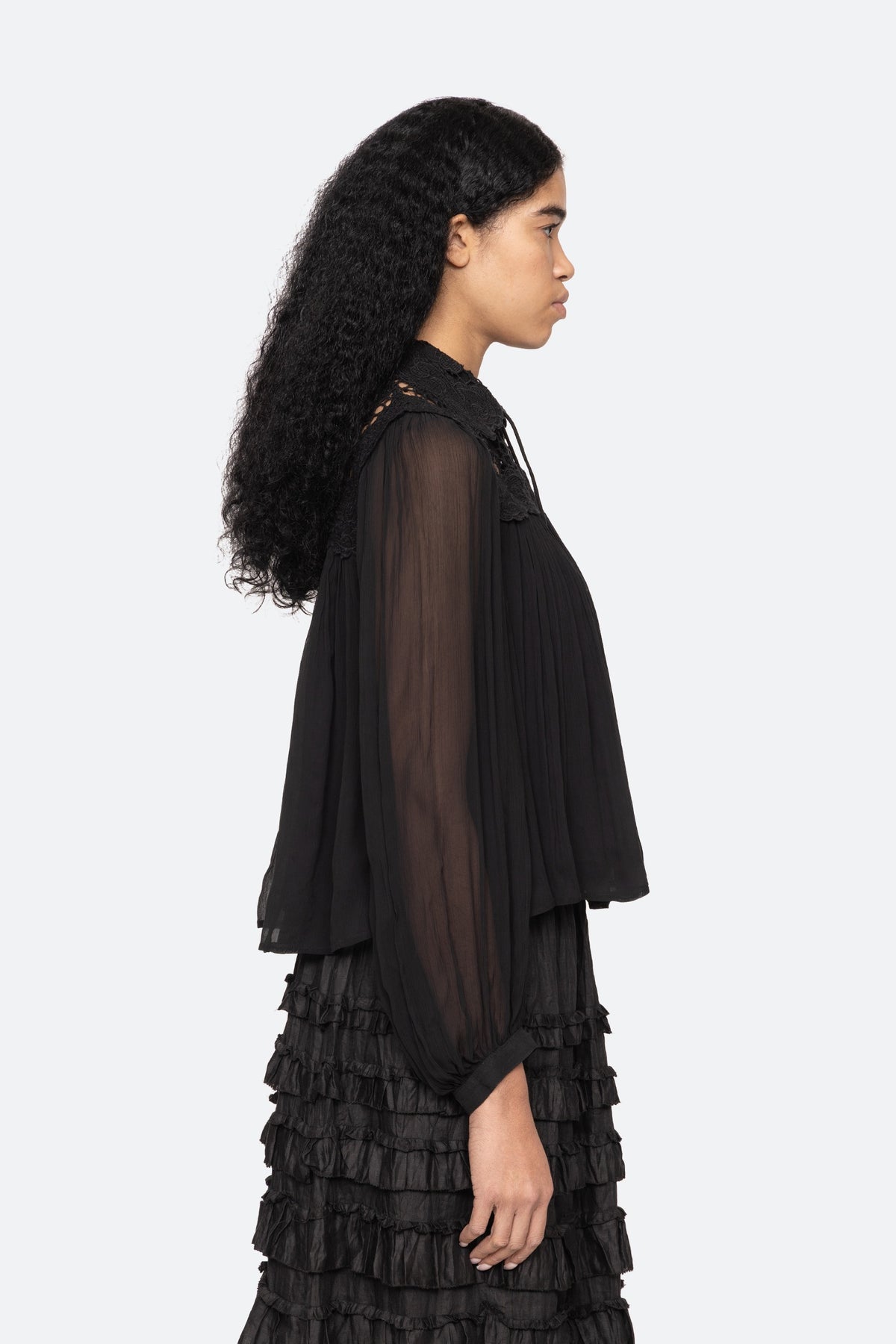 DAPHNE LACE L/SLV TOP (D1)