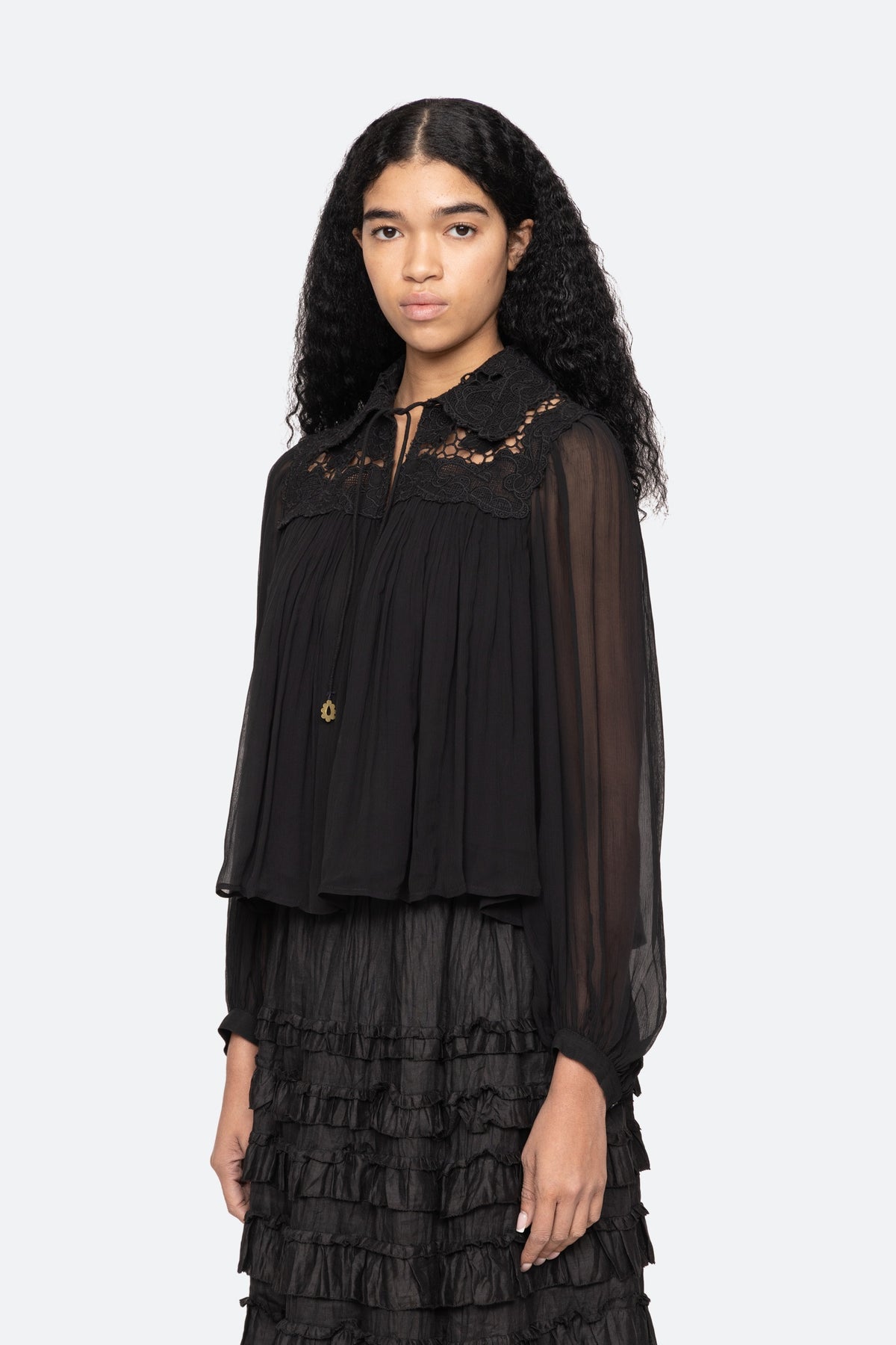 DAPHNE LACE L/SLV TOP (D1)