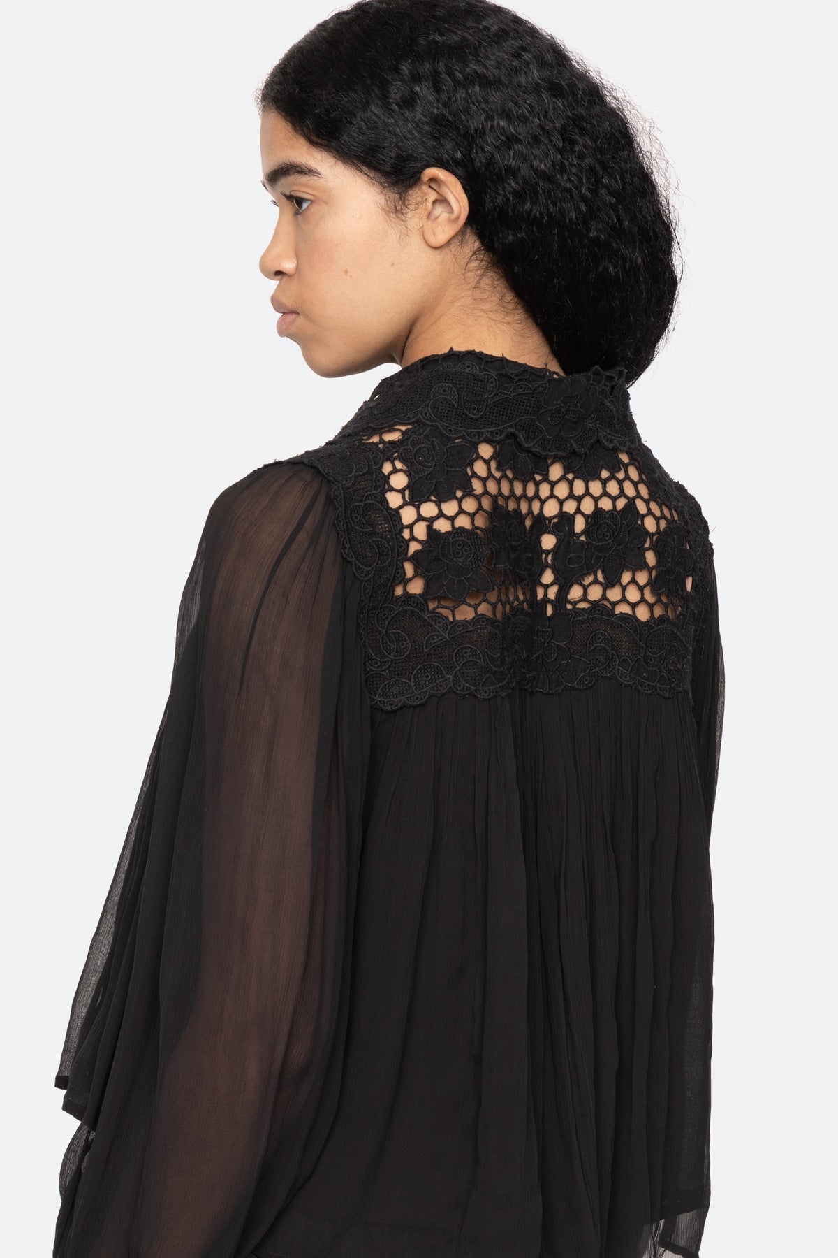 DAPHNE LACE L/SLV TOP (D1)