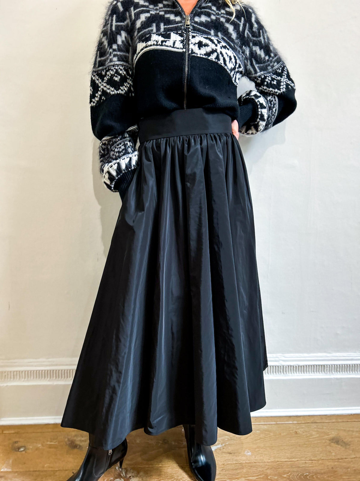Square taffeta skirt