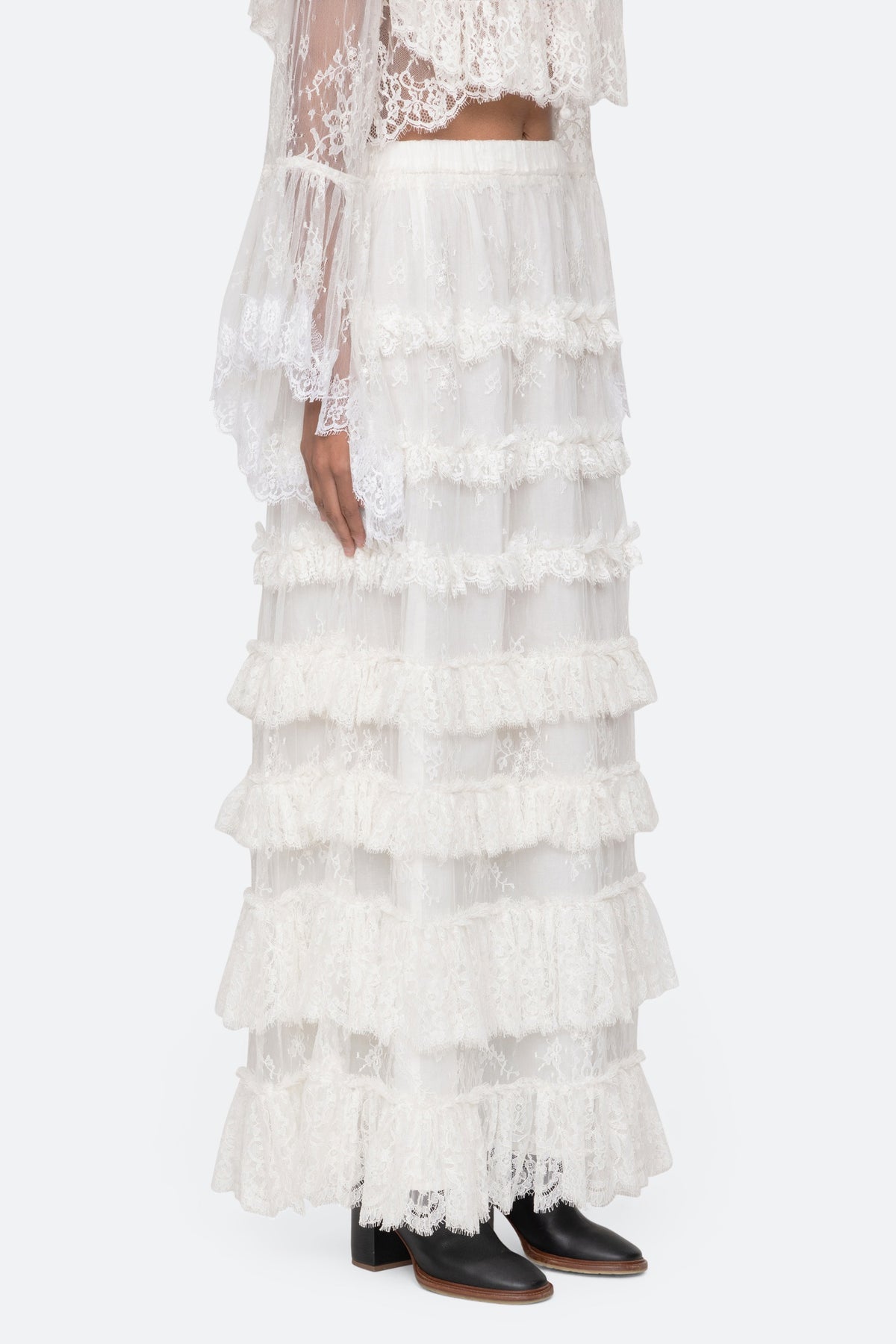 HOLDEN LACE SKIRT (D2)