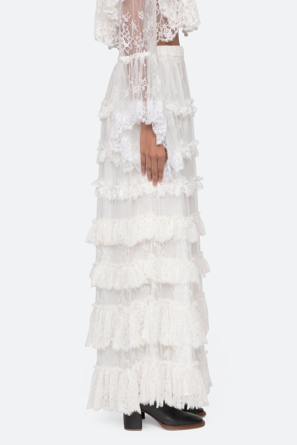 HOLDEN LACE SKIRT (D2)