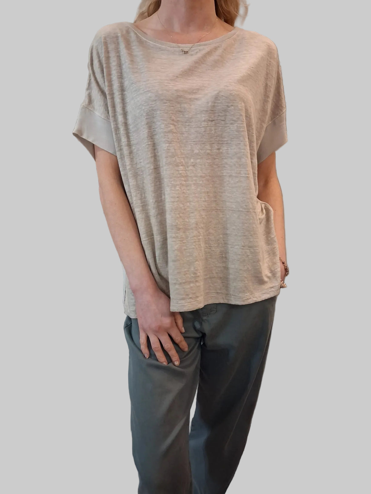 Transit Half-sleeve over shirt in linen jersey in front with viscose georgette on back and sleeves