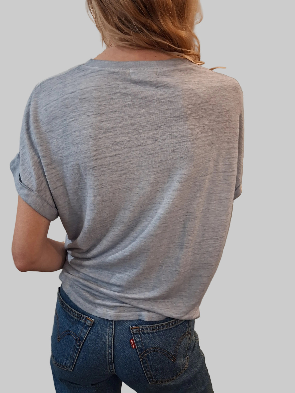 Universel V-Neck Curved Tee