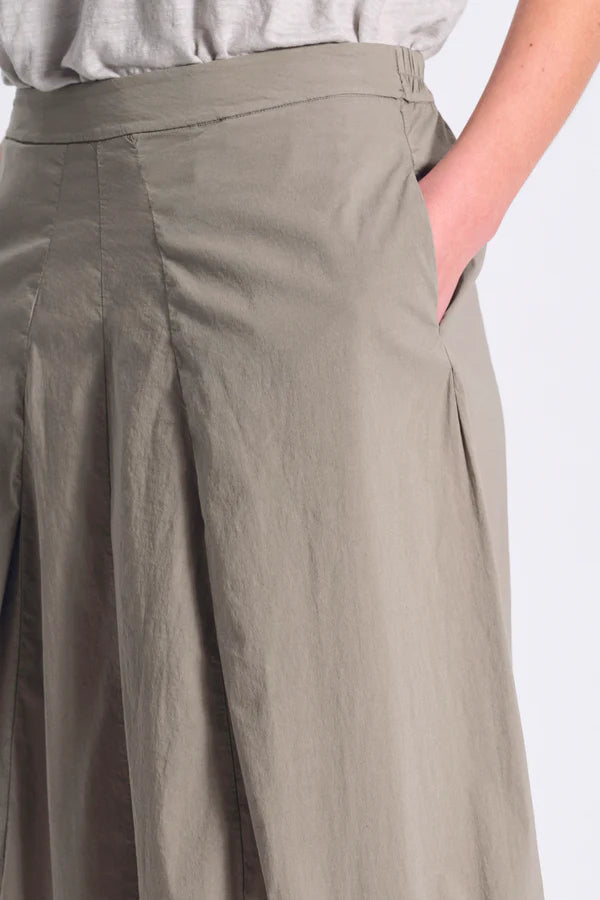 Transit Stretch poplin bombeè shape skirt with pleats