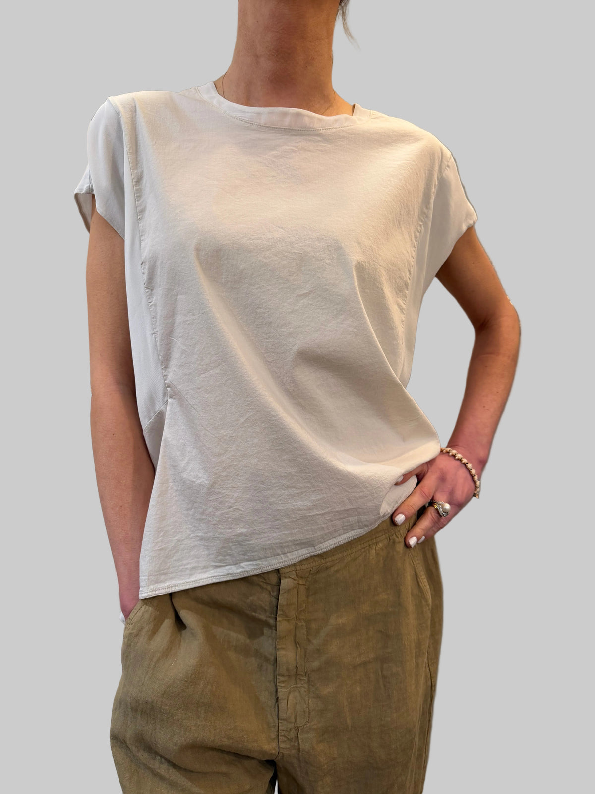 Transit Stretch poplin shirt with viscose georgette inserts and back opening with mother-of-pearl buttons
