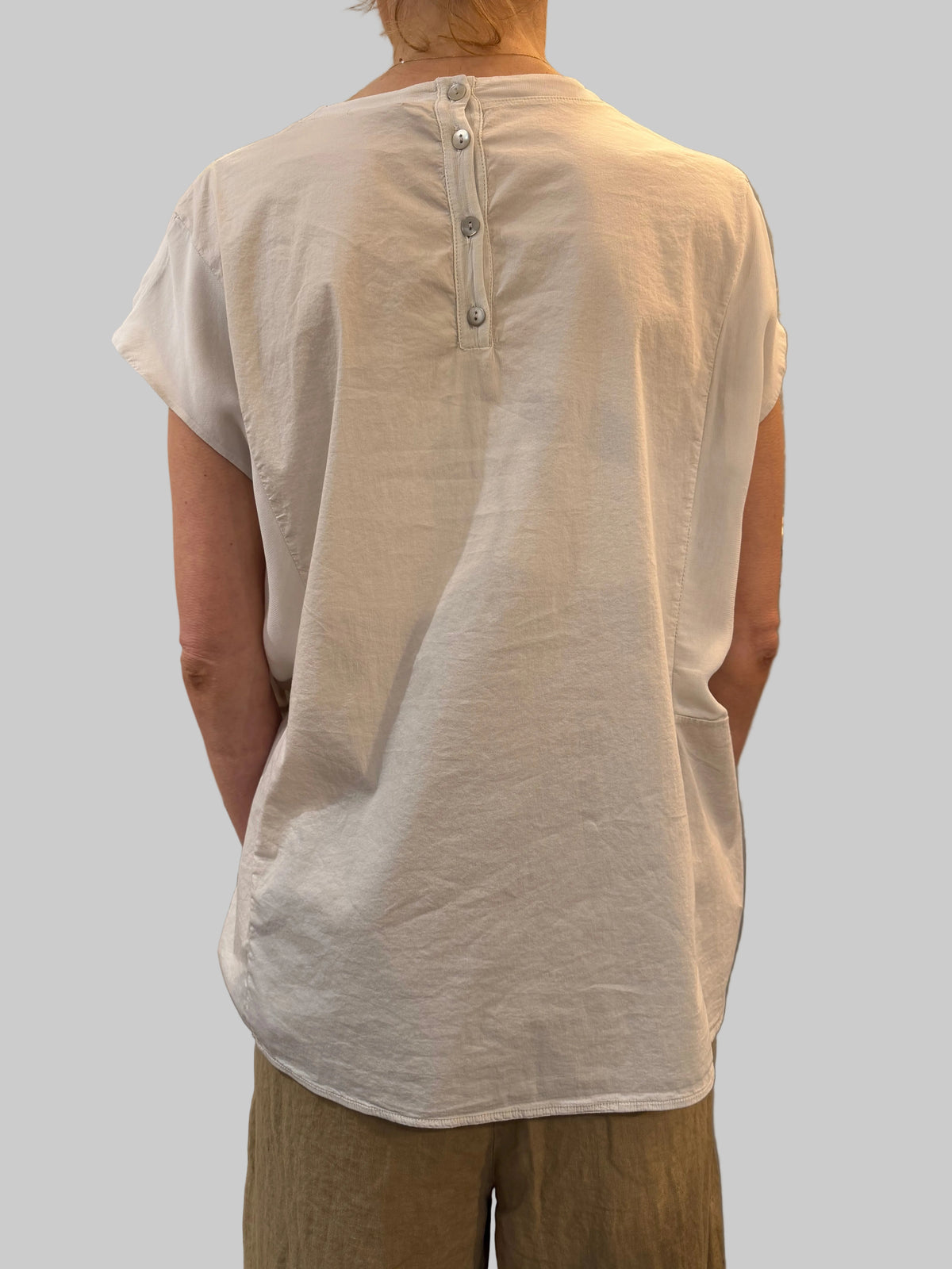 Transit Stretch poplin shirt with viscose georgette inserts and back opening with mother-of-pearl buttons