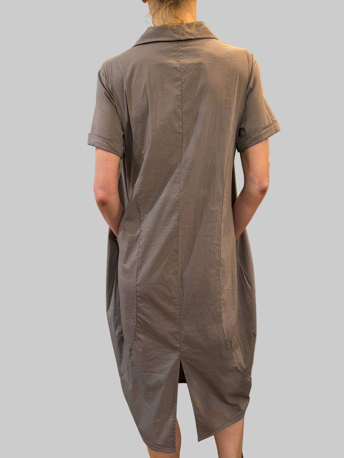 Transit Stretch poplin bombeè shape short-sleeved dress zipped on the front