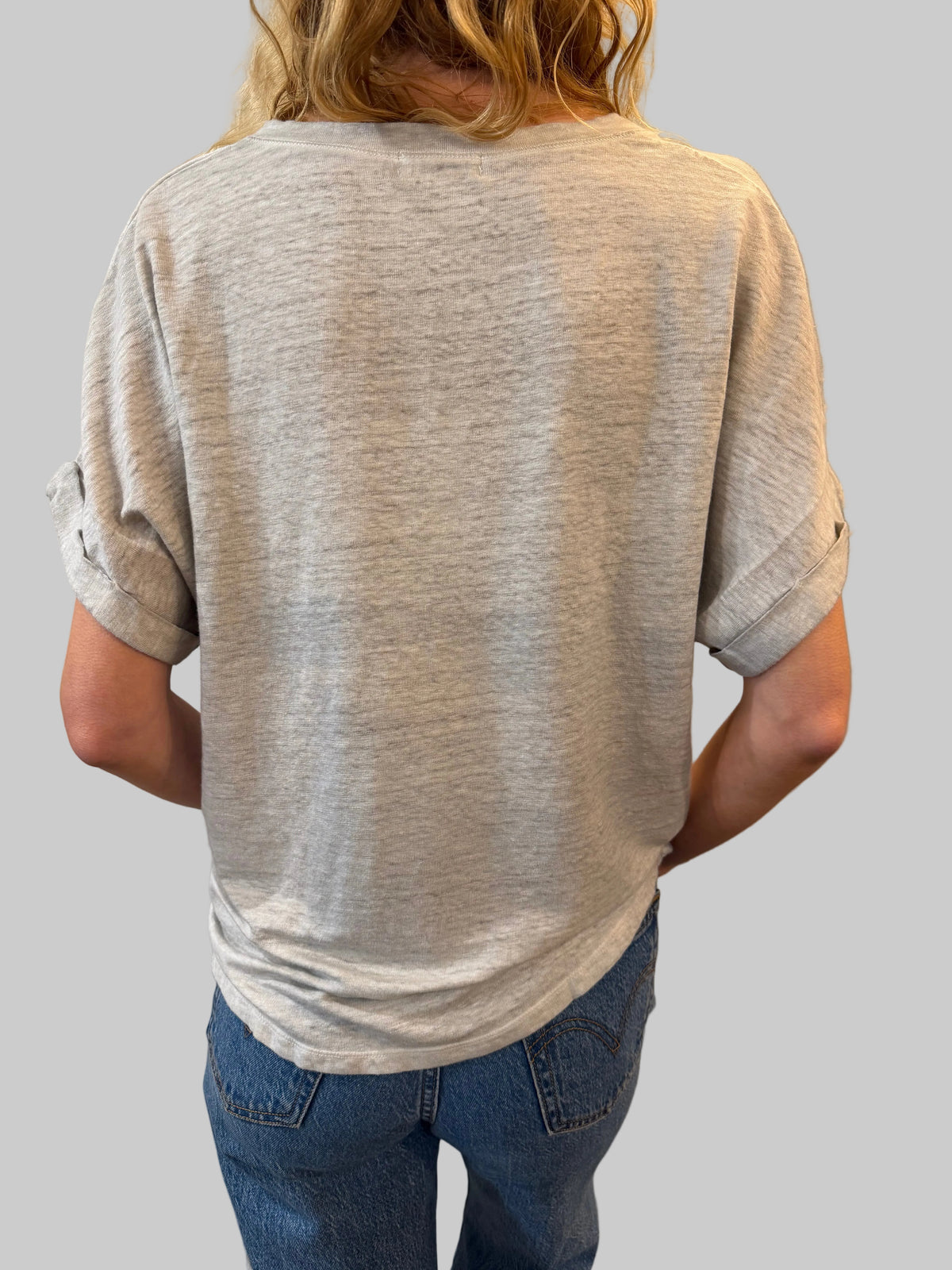 Universel V-neck Curved Tee