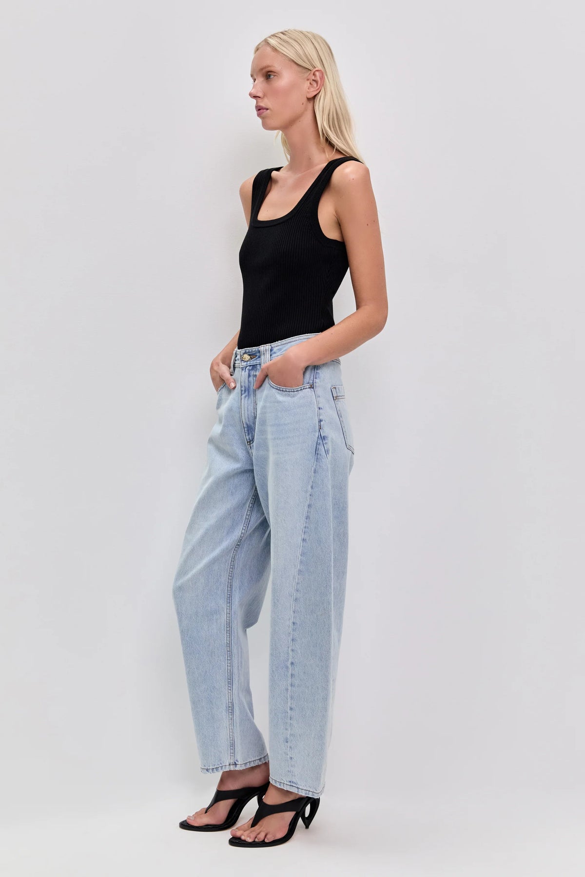 AJE STEVIE BARREL ANKLE JEANS