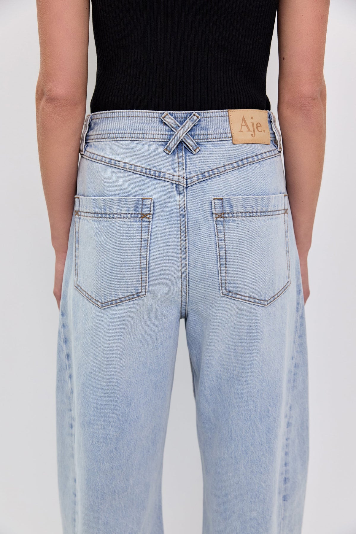 AJE STEVIE BARREL ANKLE JEANS