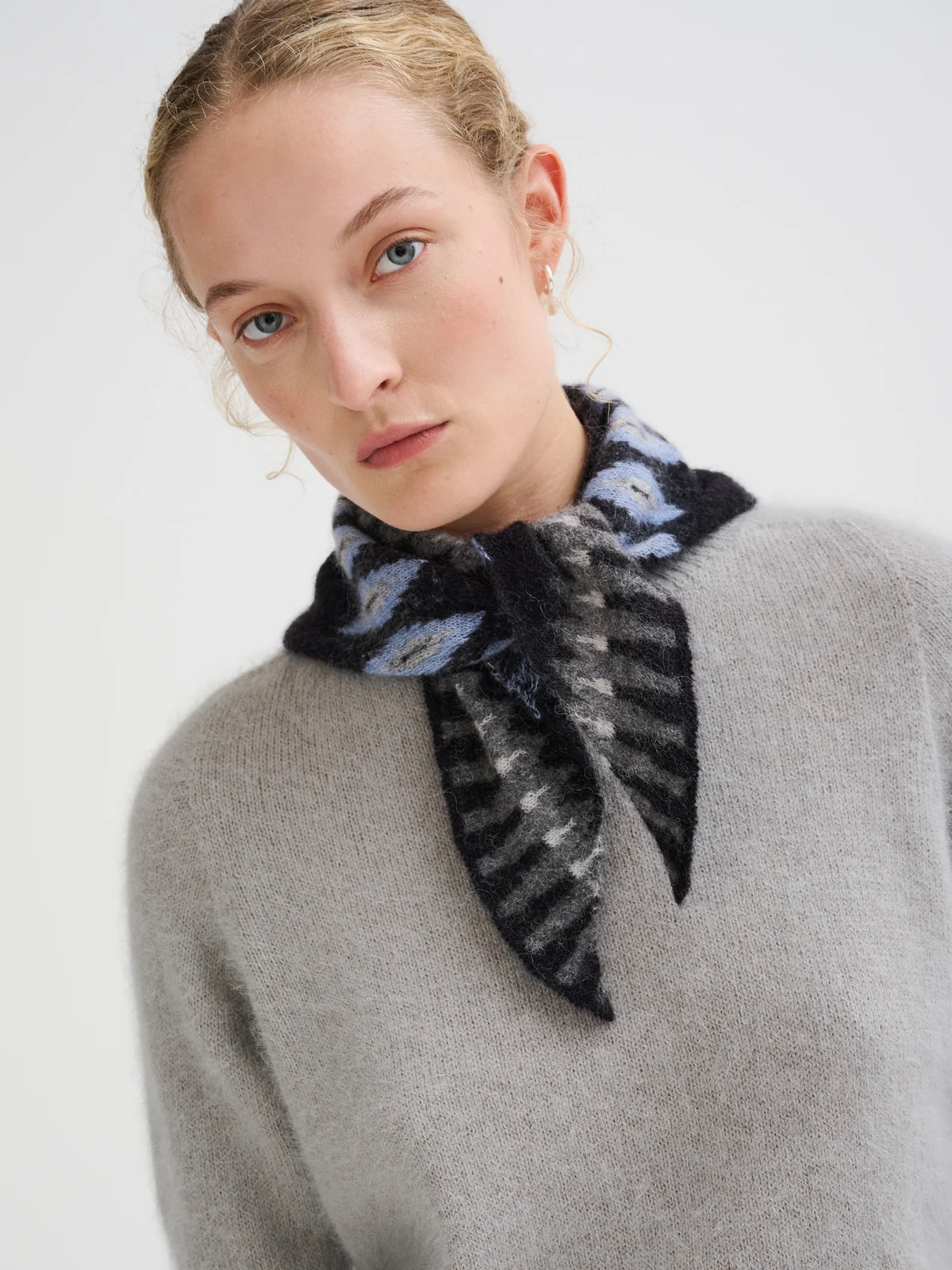 ROBERTO COLLINA NORDIC JACQUARD BANDANA