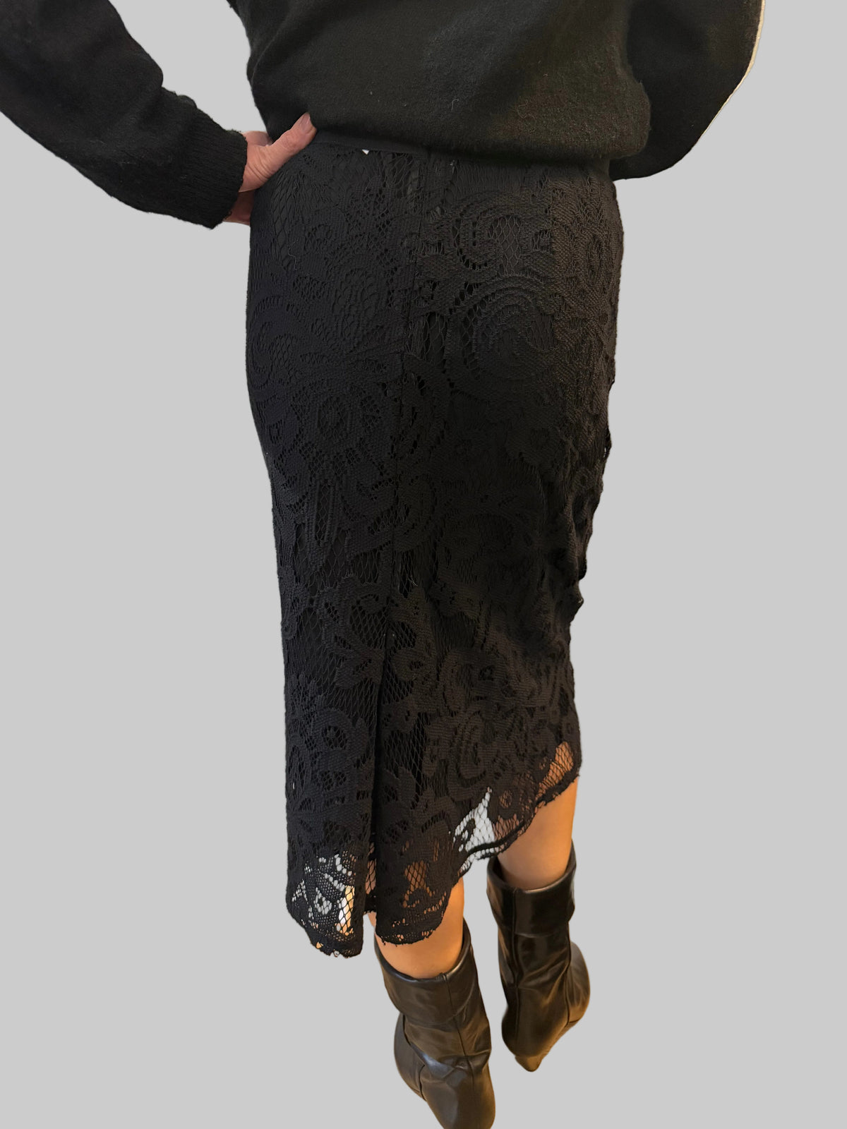 NUDE LACE SKIRT