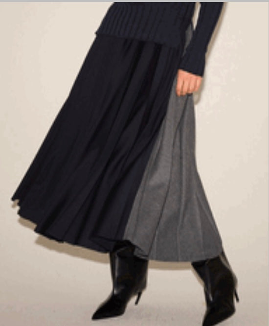 NUDE PLEATED SKIRT