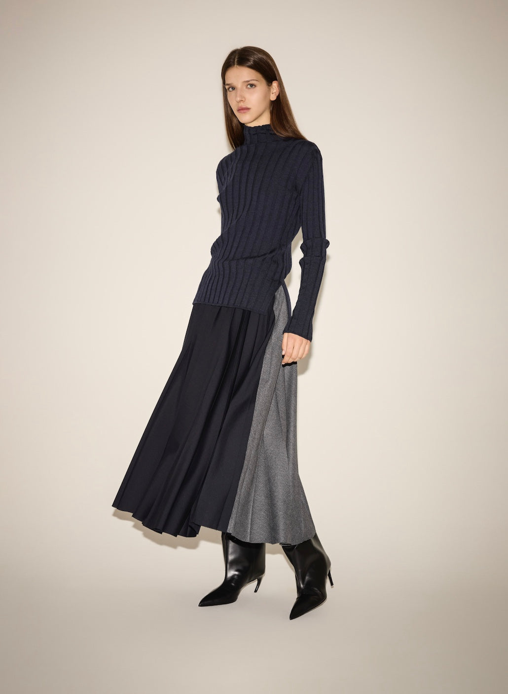 NUDE PLEATED SKIRT