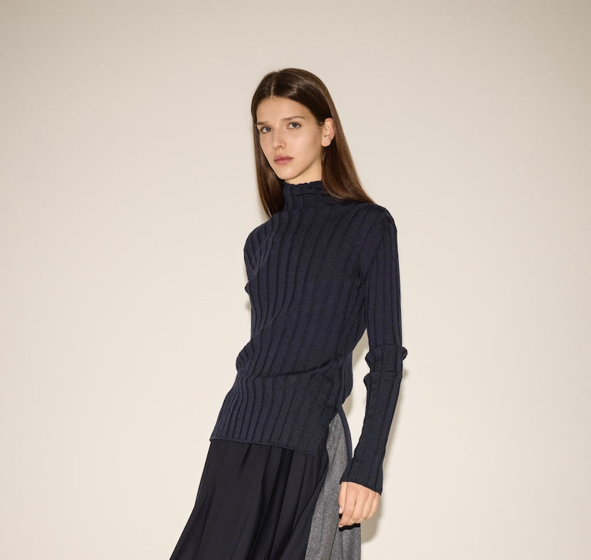 NUDE RIBBED T-NECK KNIT