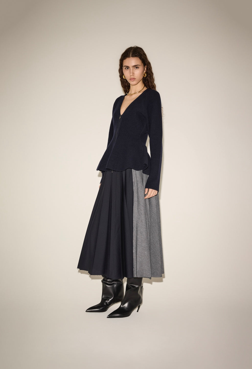 NUDE PLEATED SKIRT