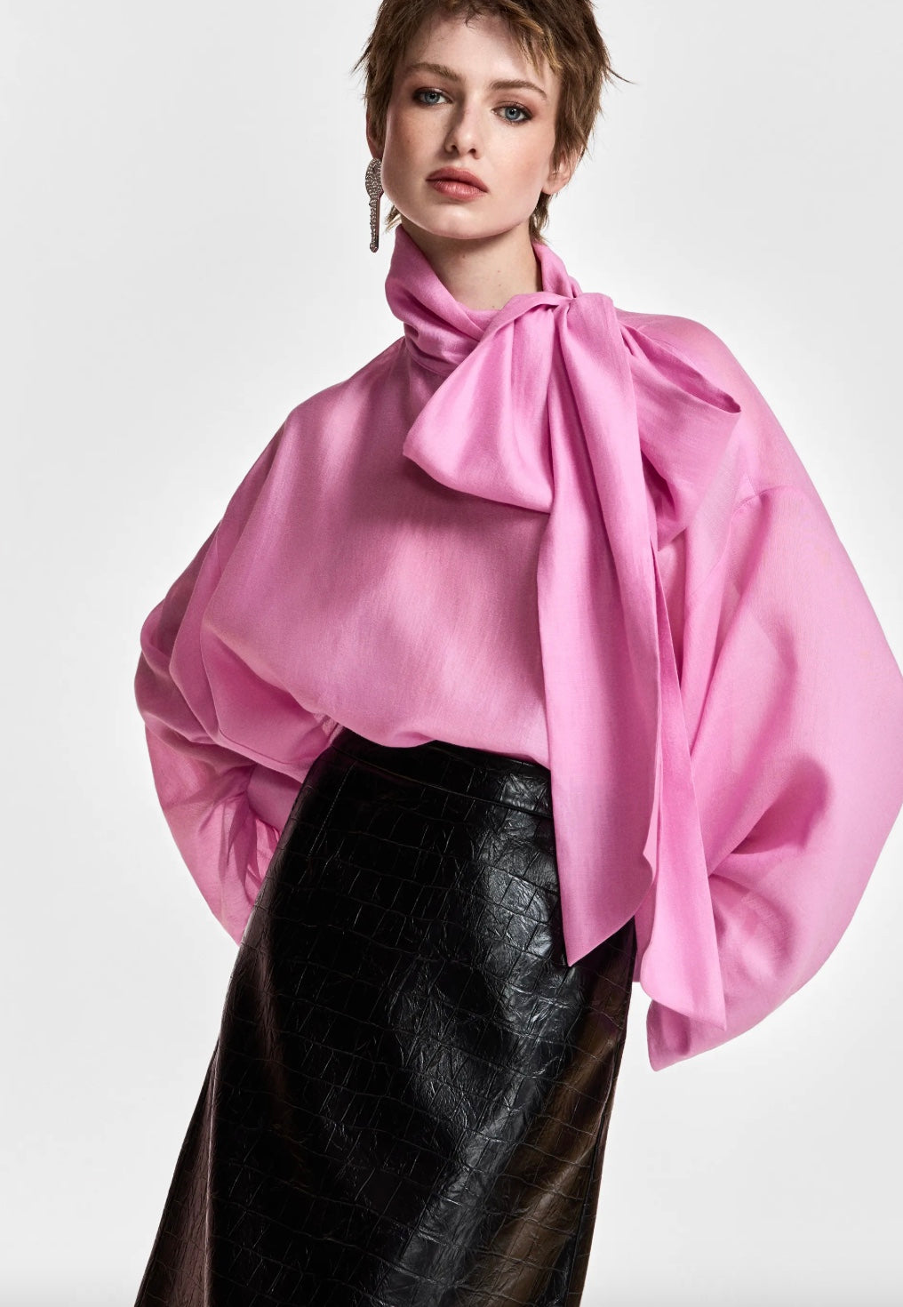 ESSENTIEL ANTWERP KARISMATIC PUSSY BOW TIE TOP
