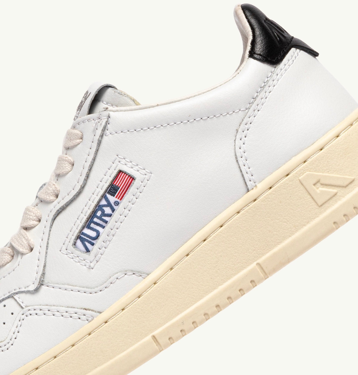 AUTRY MEDALIST LOW WOM LL22 LEATHER/LEATHER WHITE/BLACK