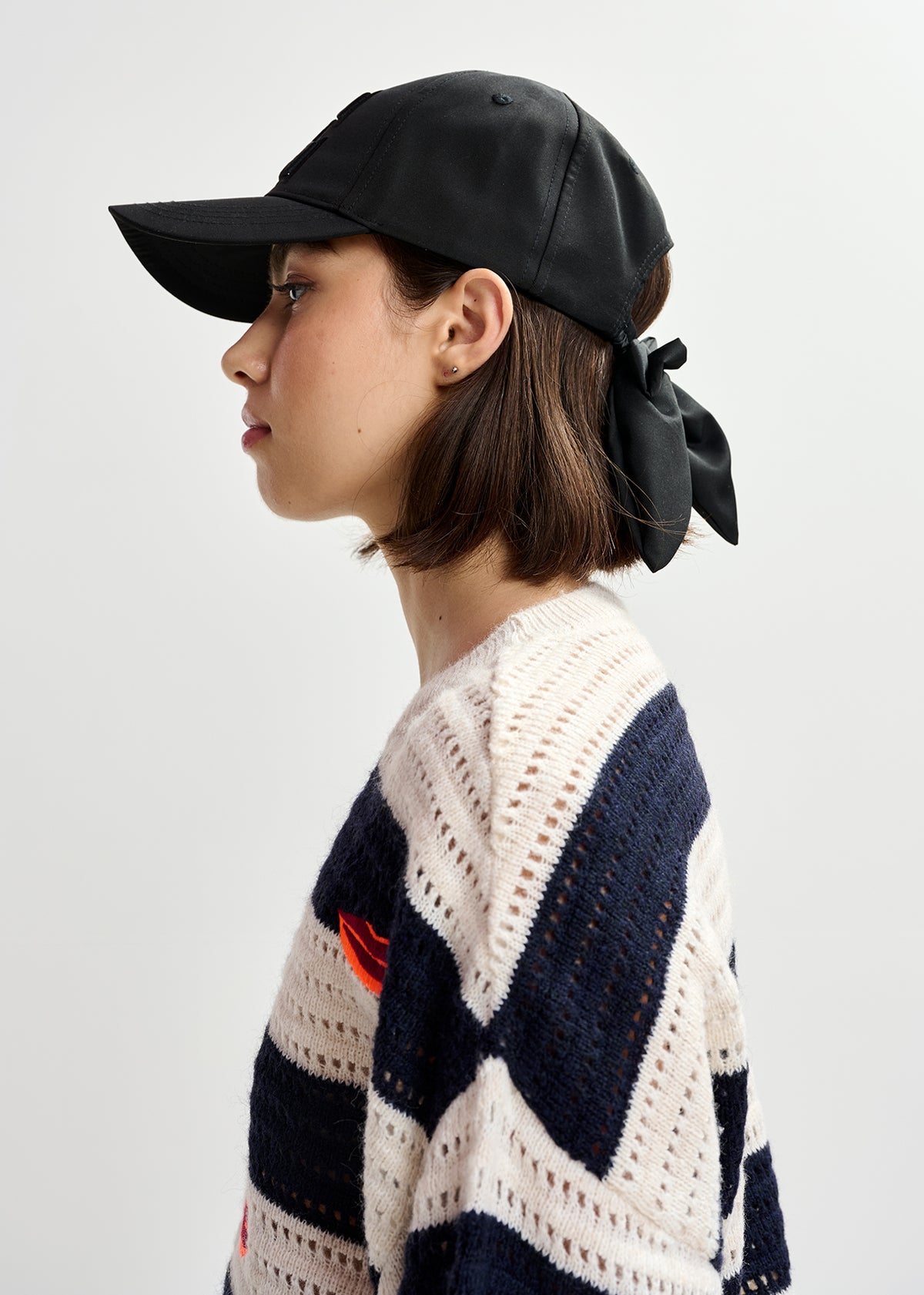 JINY CAP WITH BOW AT BACK