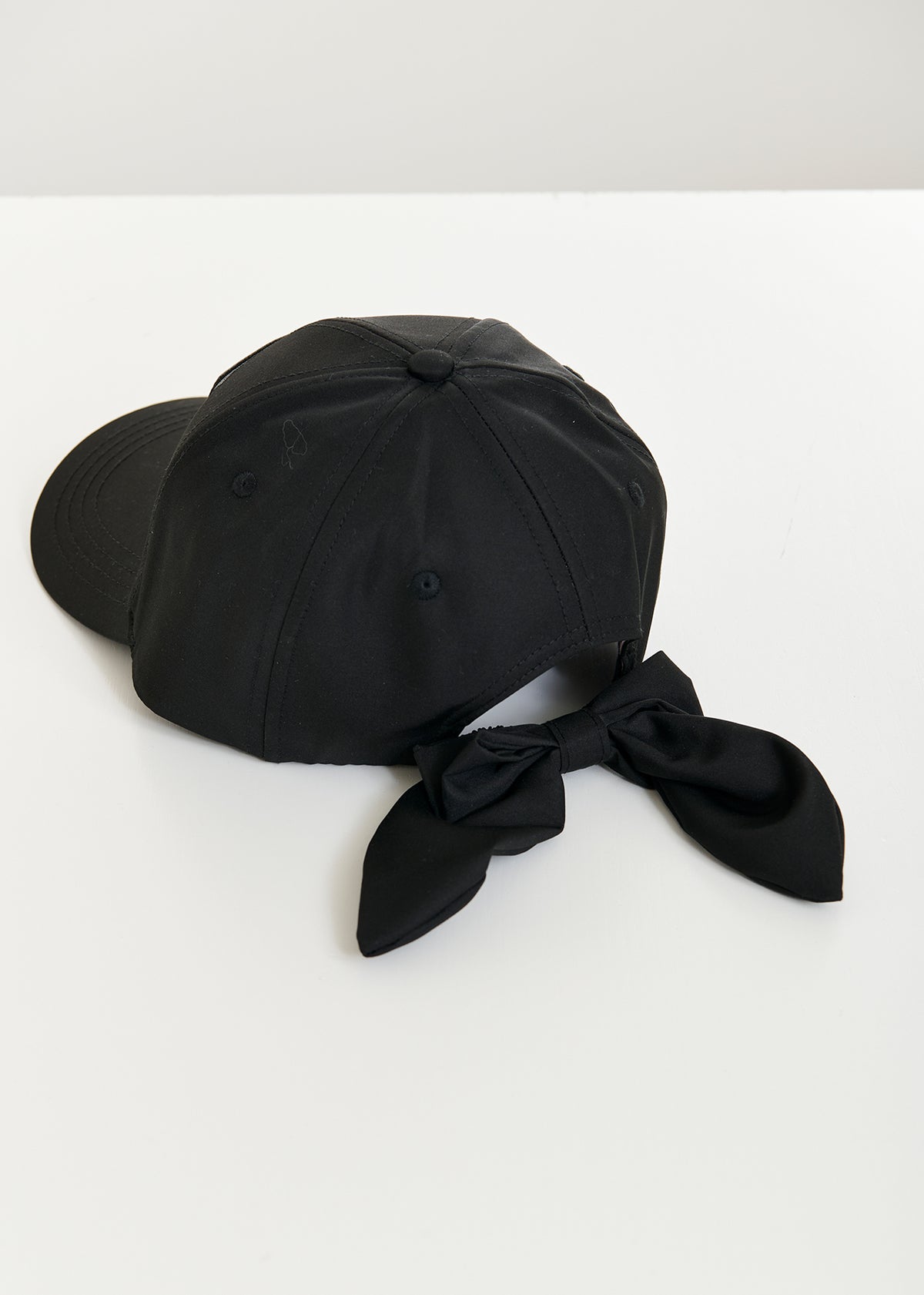 JINY CAP WITH BOW AT BACK