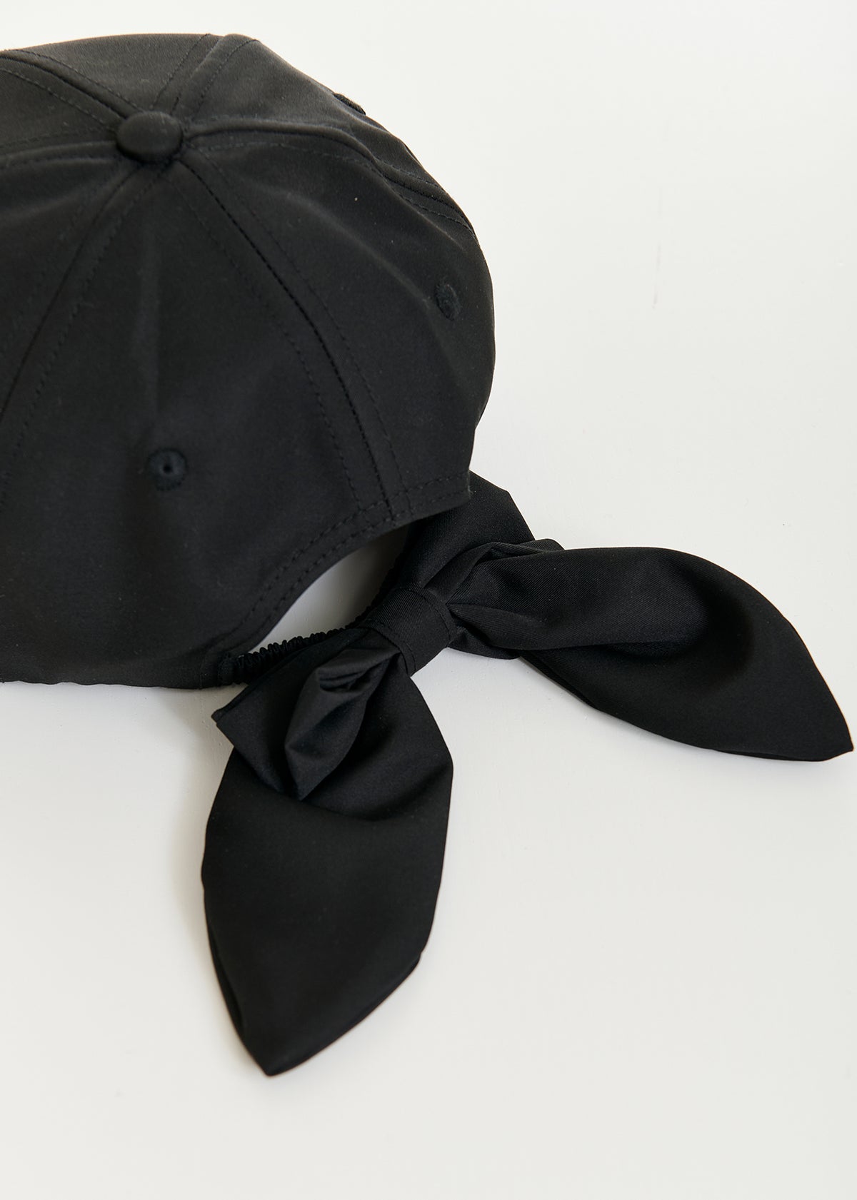 JINY CAP WITH BOW AT BACK