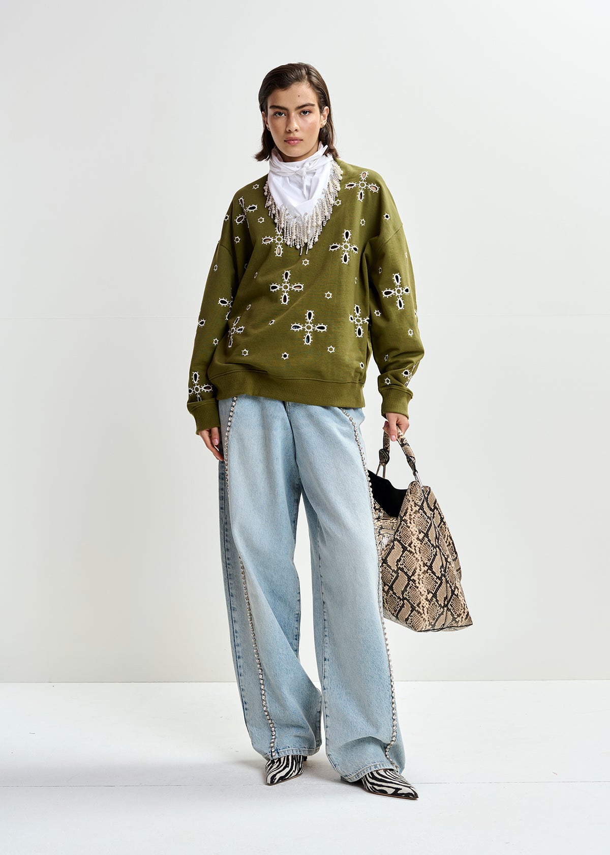 JIX EMBROIDERED SWEATSHIRT