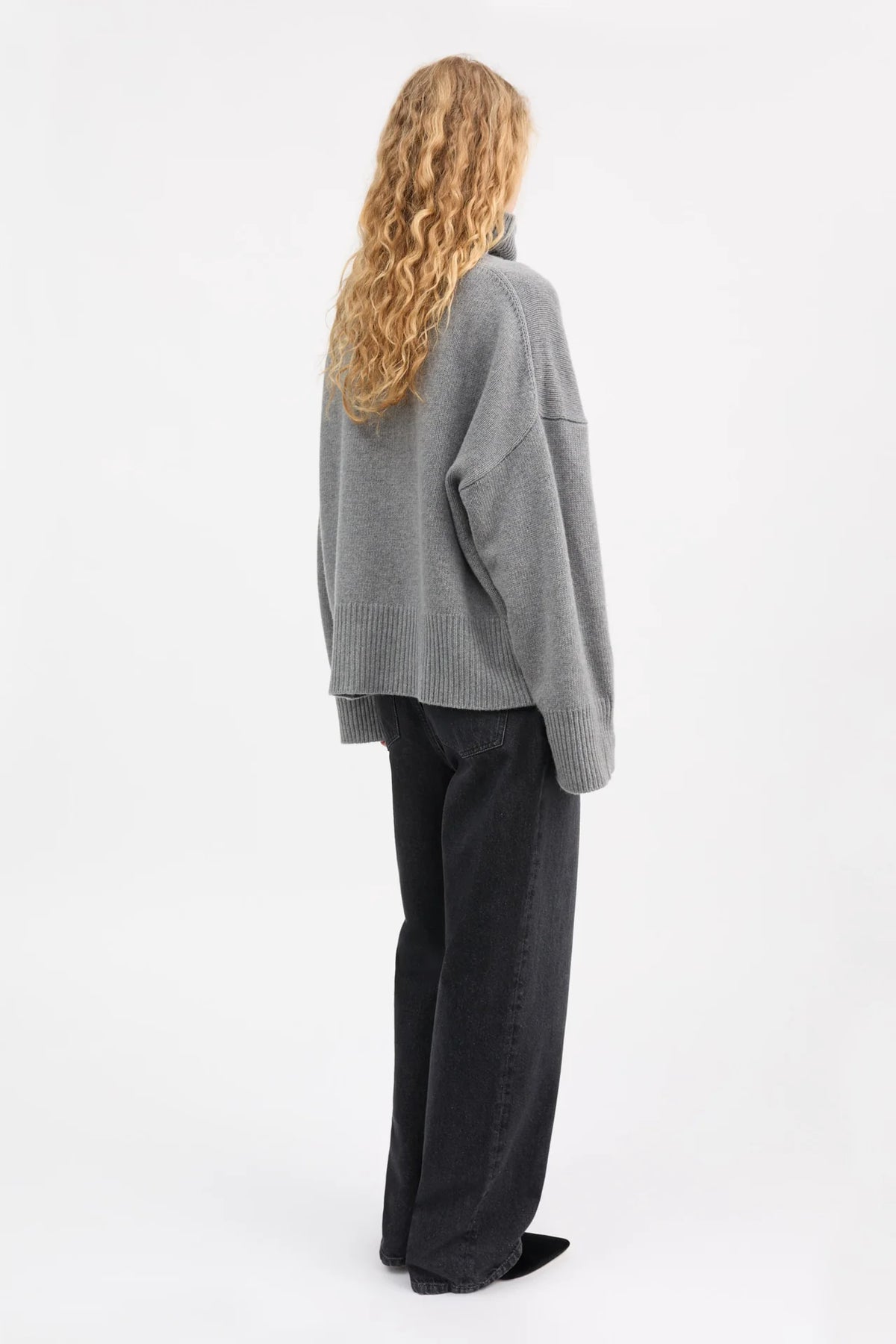 Skall Studio Salene T neck