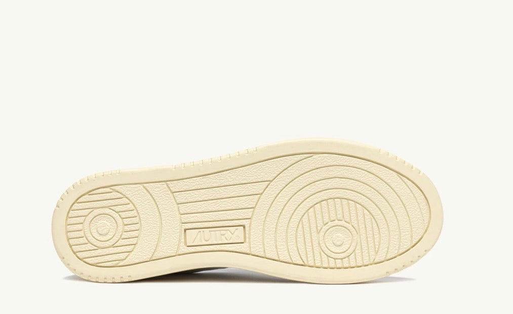 Autry Medalist low sneaker in leather colour white and leopard.