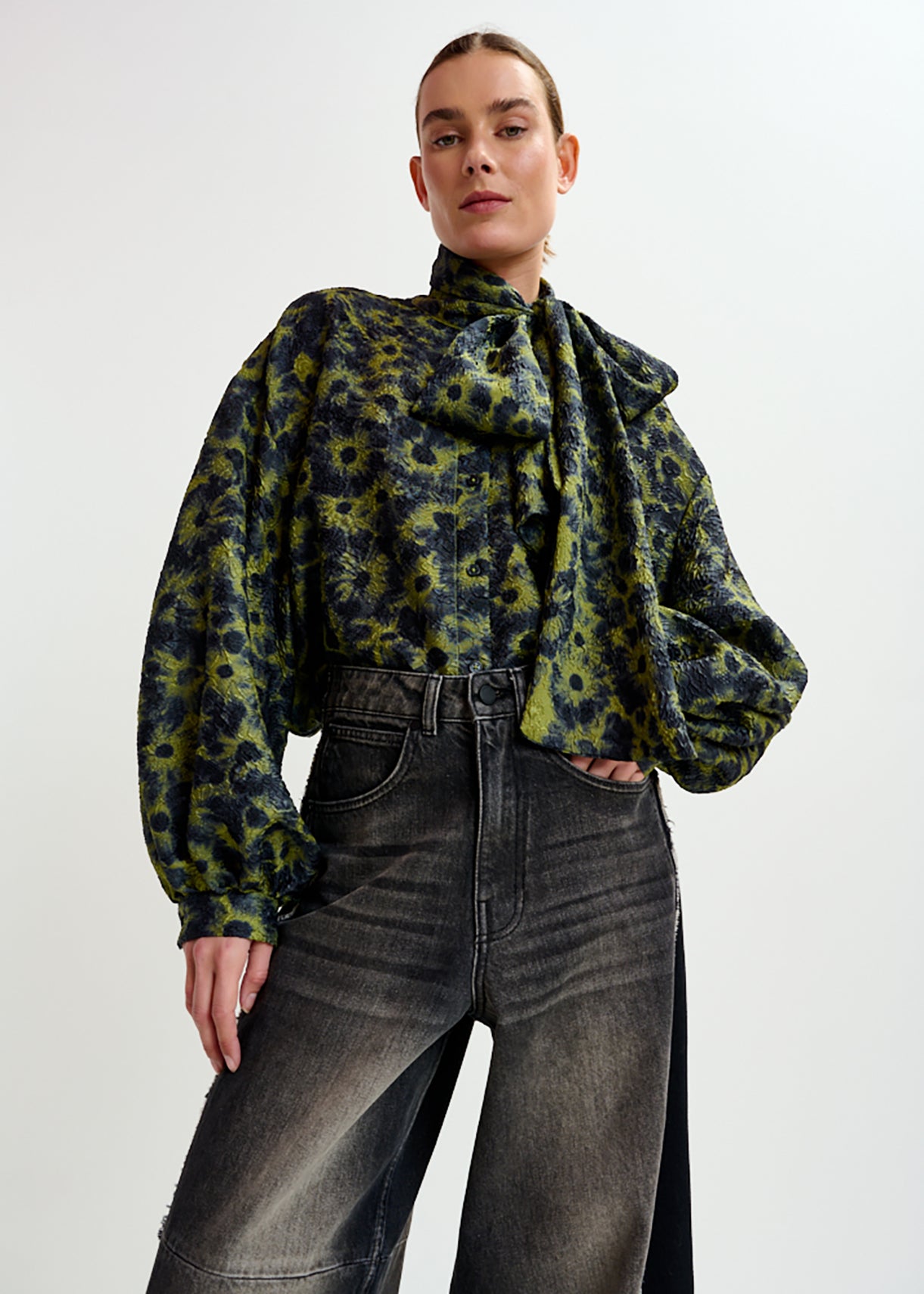 Illicium pussy bow tie shirt