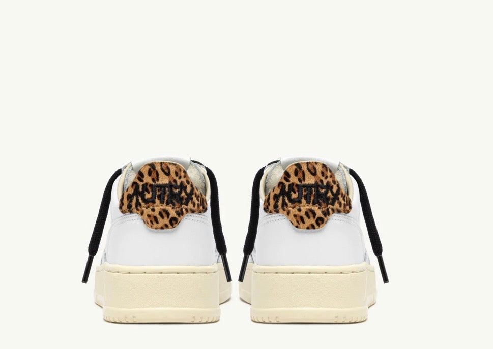 Autry Medalist low sneaker in leather colour white and leopard.