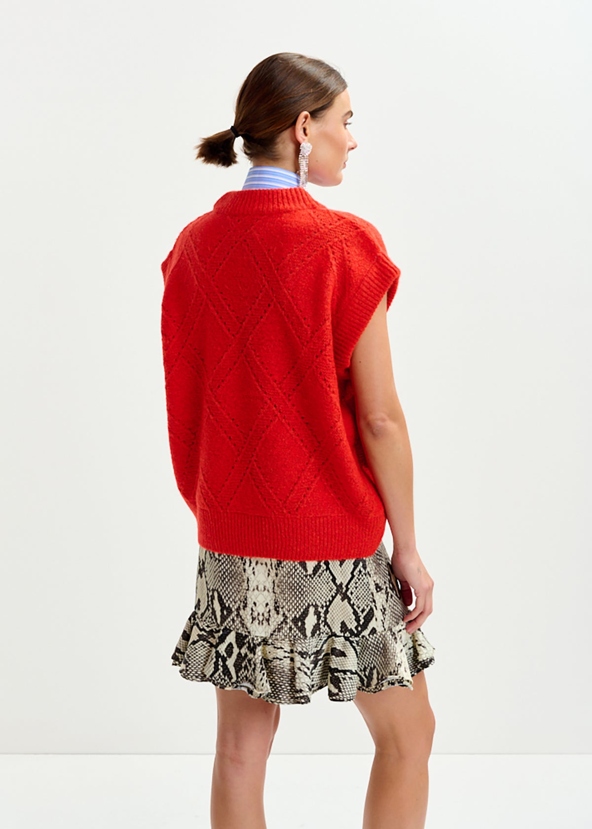 Import sleeveless pullover