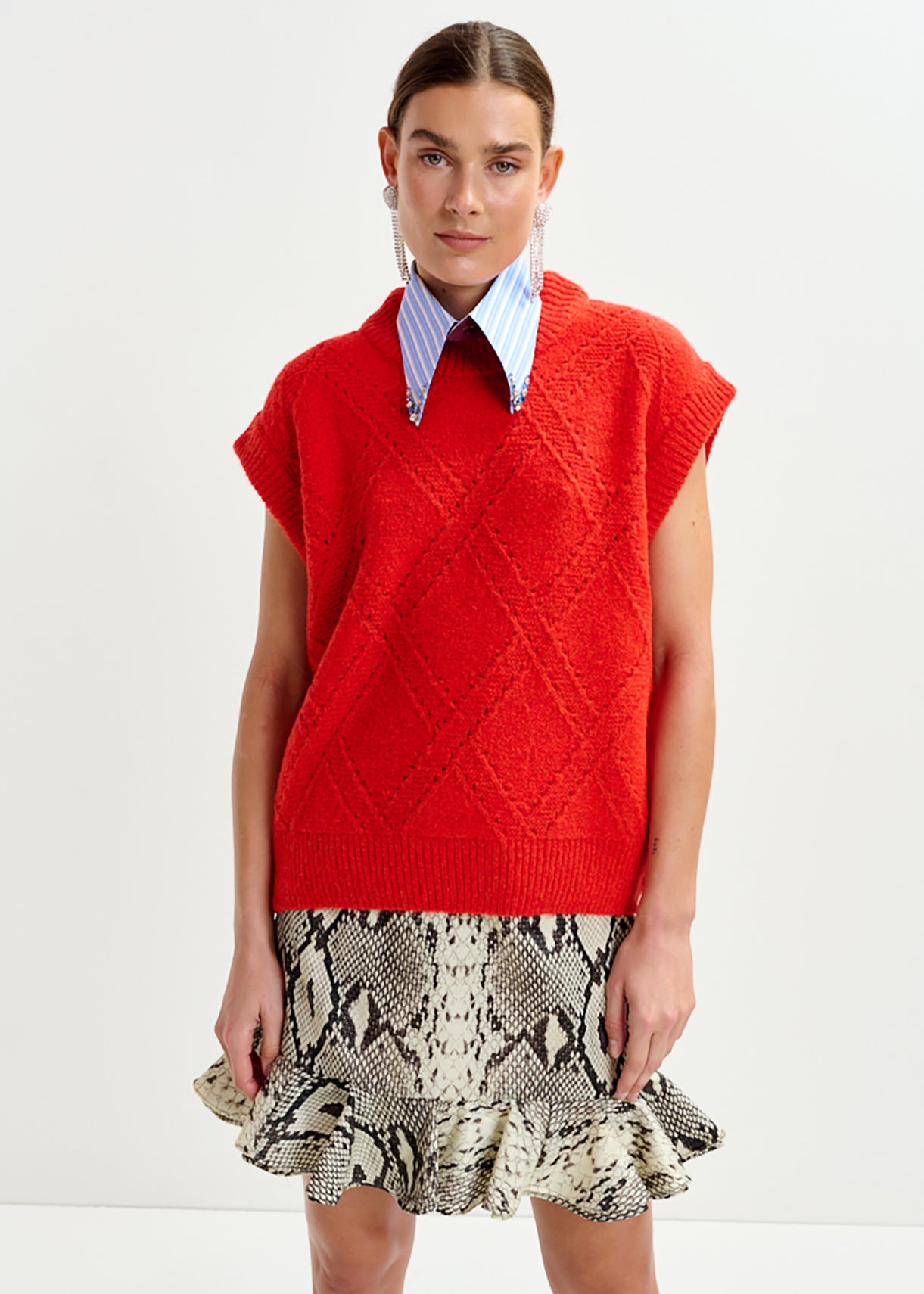 Import sleeveless pullover