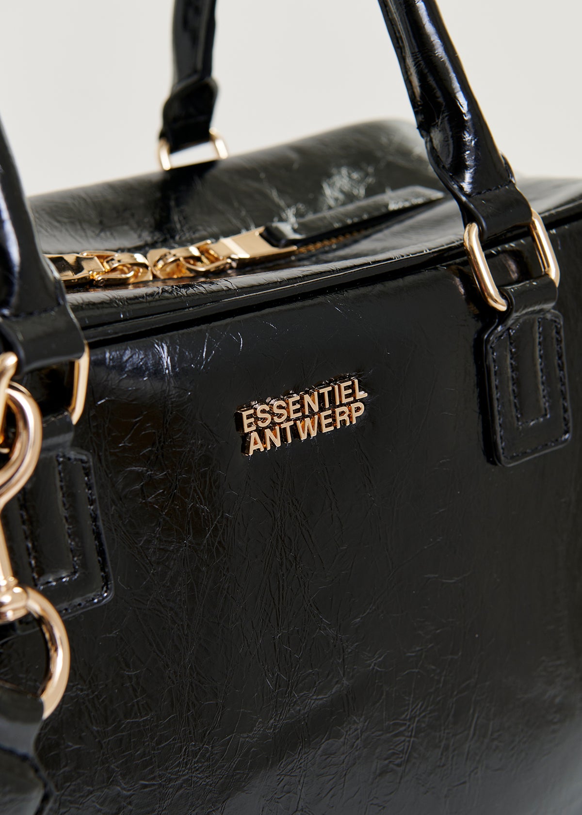 Iremy shiny zipped bag