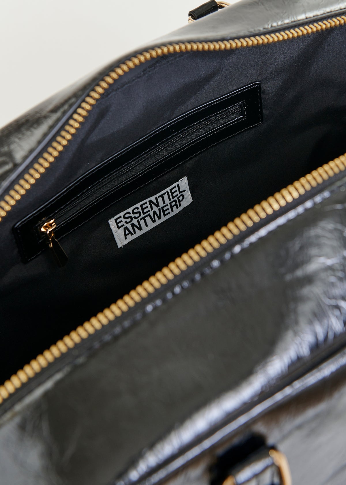 Iremy shiny zipped bag