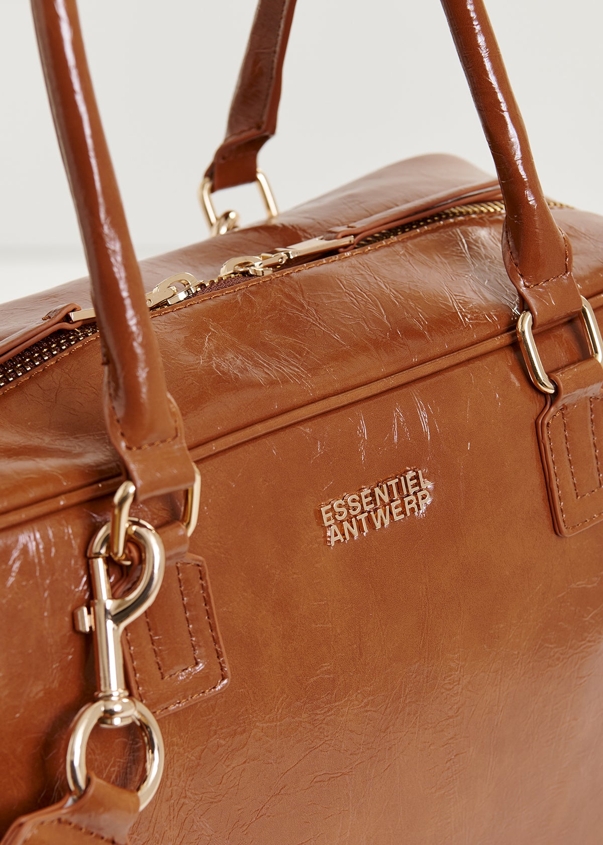 Iremy shiny zipped bag