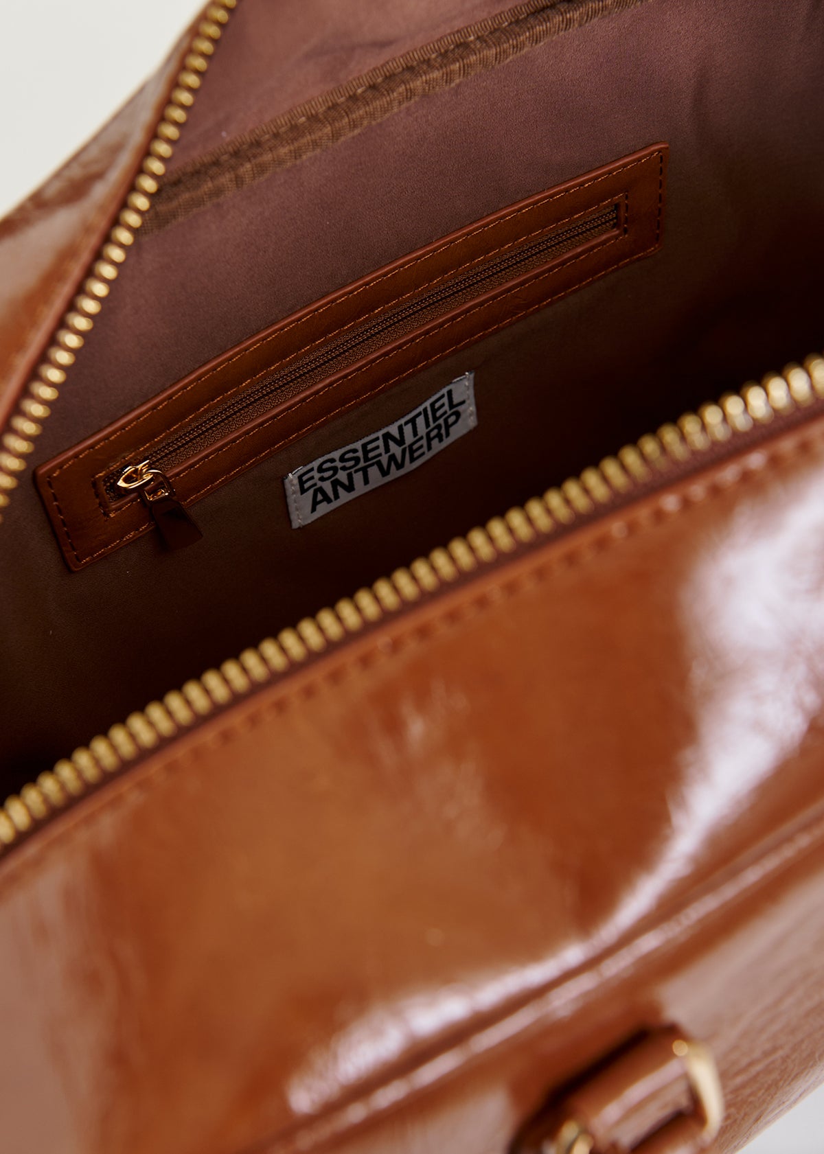Iremy shiny zipped bag