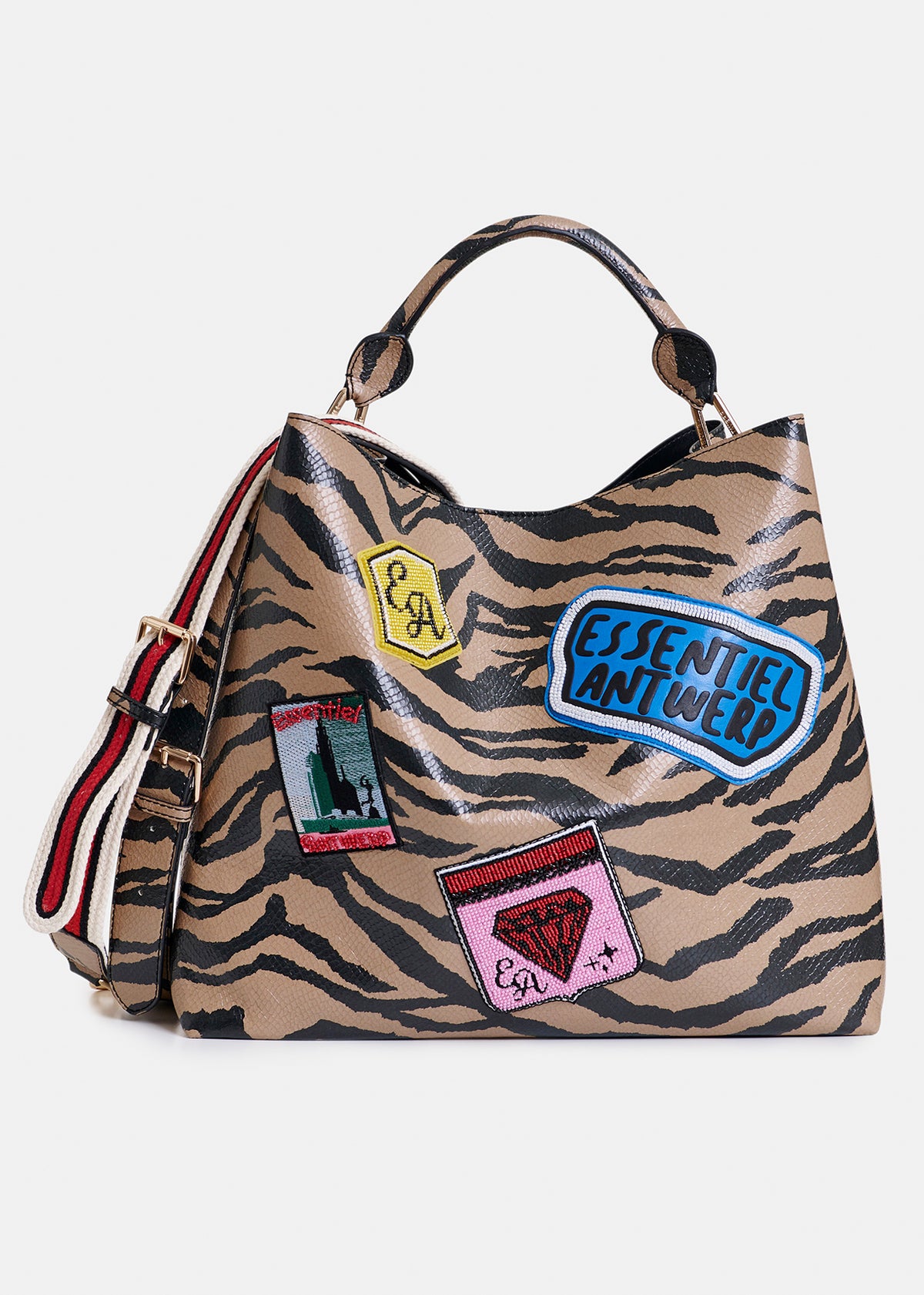 Joliath shopper with badges