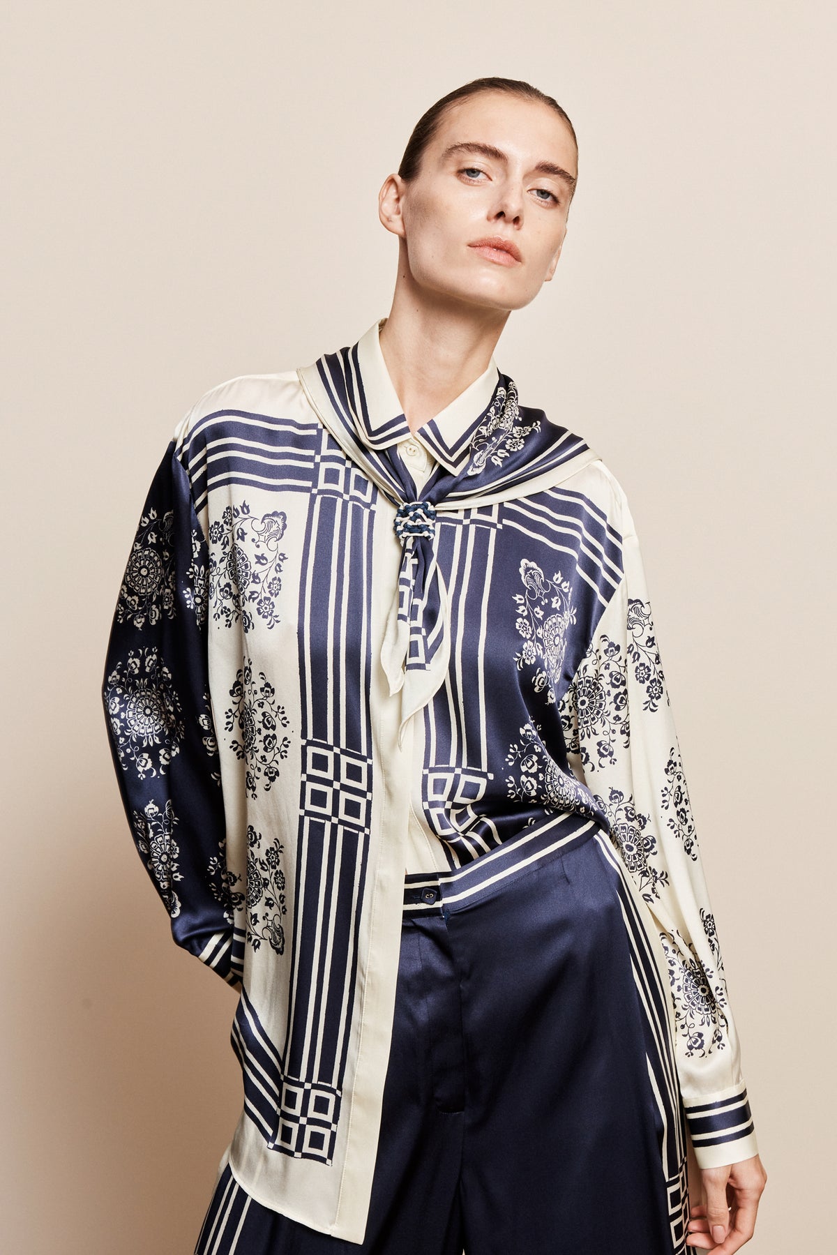 BANDERRA SCARF SILK SHIRT