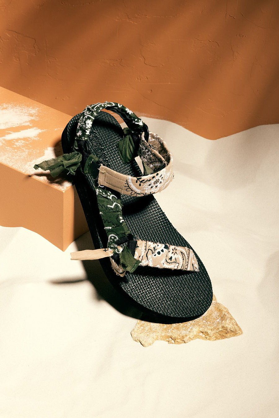 ARIZONA LOVE Trekky Bandana Bi Colour Taupe Sandals