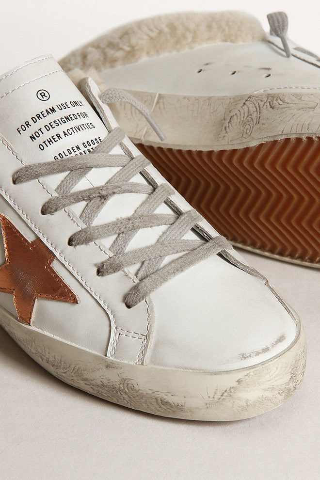 Golden Goose Super Star Sabot Tige en cuir laminé avec doublure en cisaillement et fleurs en relief